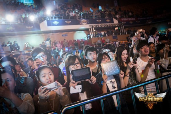 EDG轻取LNG，拿下夏季赛第八胜